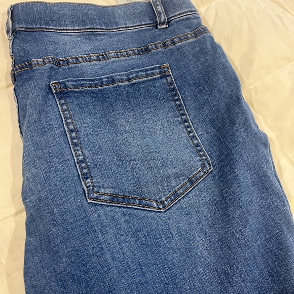 Isaac Mizrahi  Petite Indigo Pull On Straight Jeans Strai Medium Indigo - Picture 5 of 6